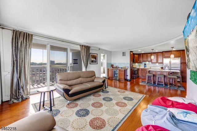 555 North Ave 11E, Fort Lee Boro, NJ 07024