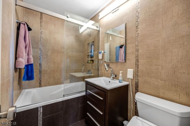555 North Ave 11E, Fort Lee Boro, NJ 07024