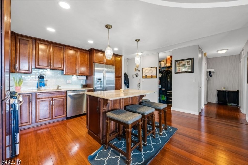 555 North Ave 11E, Fort Lee Boro, NJ 07024