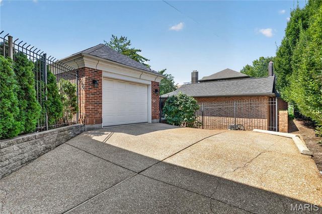 103 Linden Avenue, Clayton, MO 63105