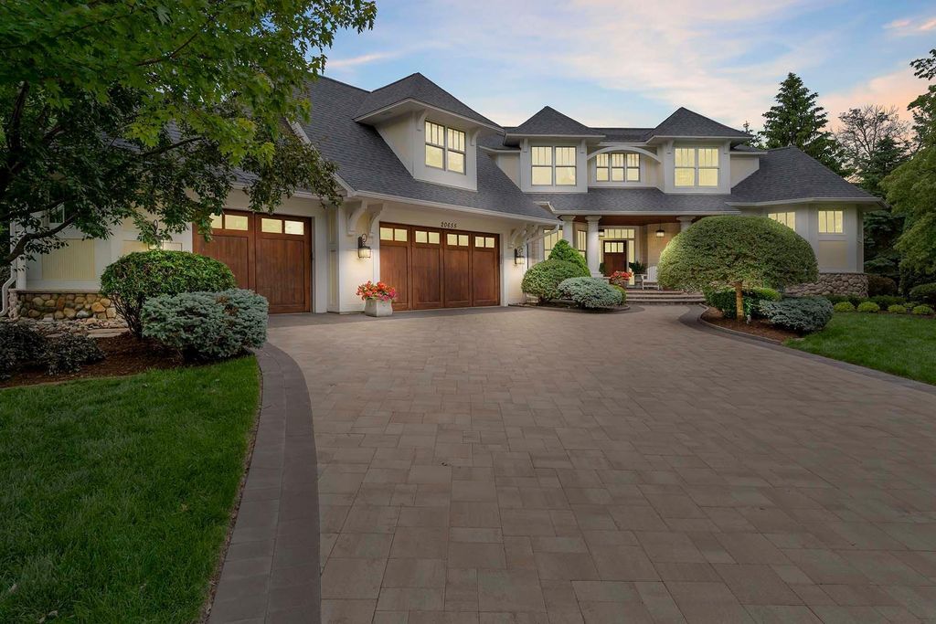 20655 Parkview Lane, Shorewood, MN 55331