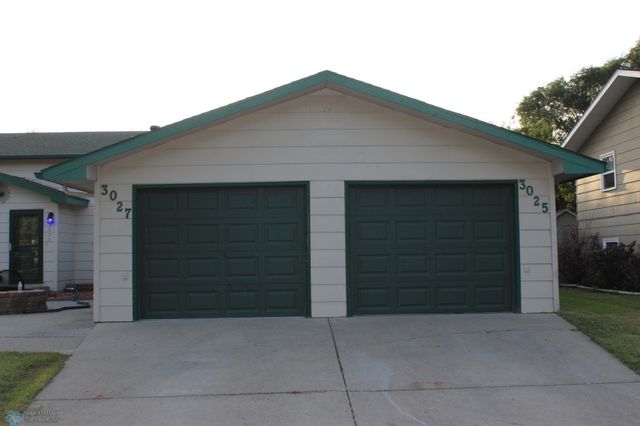 3025 18th Street S, Fargo, ND 58103