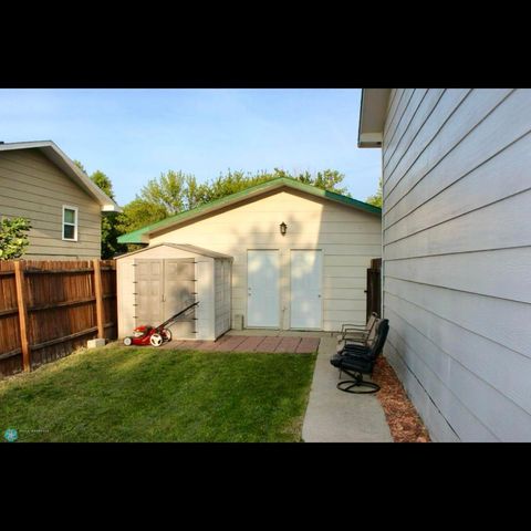 3025 18th Street S, Fargo, ND 58103
