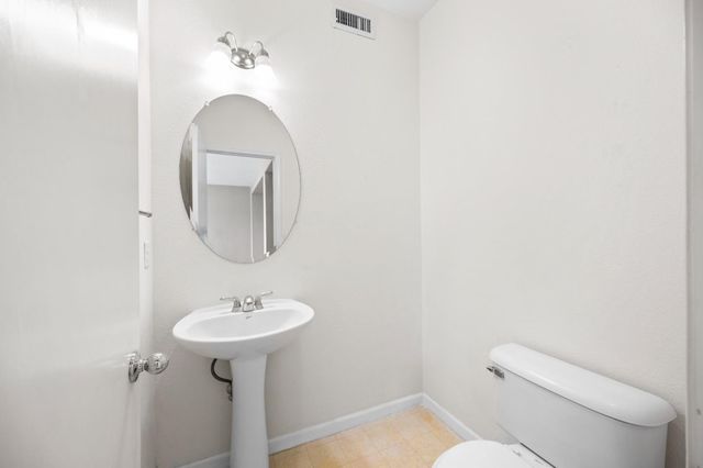 2385 S Creekside Drive, Los Banos, CA 93635