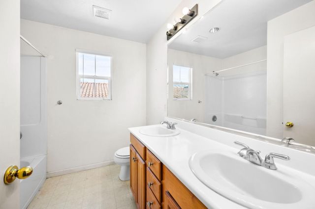 2385 S Creekside Drive, Los Banos, CA 93635