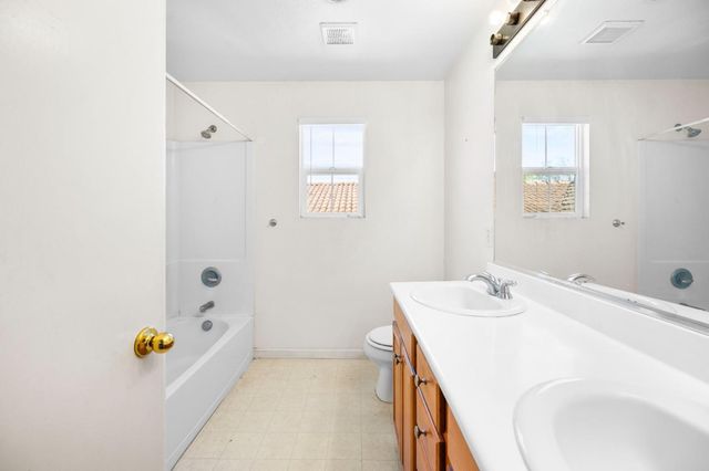 2385 S Creekside Drive, Los Banos, CA 93635