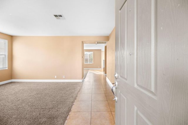 2385 S Creekside Drive, Los Banos, CA 93635