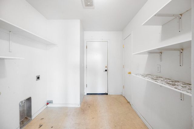 2385 S Creekside Drive, Los Banos, CA 93635