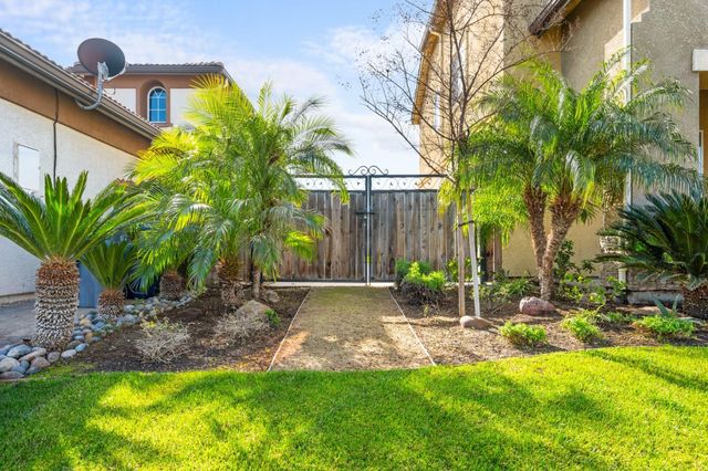 2385 S Creekside Drive, Los Banos, CA 93635