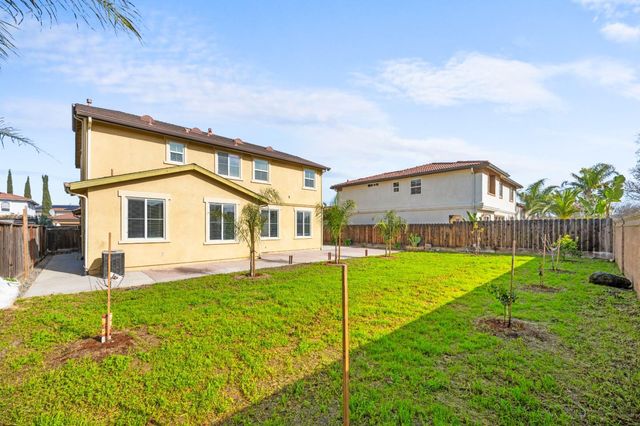 2385 S Creekside Drive, Los Banos, CA 93635