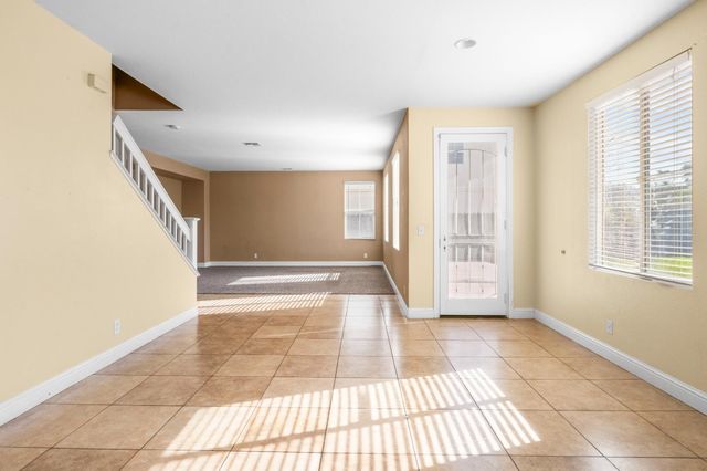 2385 S Creekside Drive, Los Banos, CA 93635