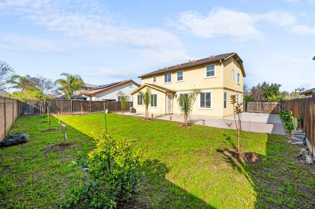 2385 S Creekside Drive, Los Banos, CA 93635