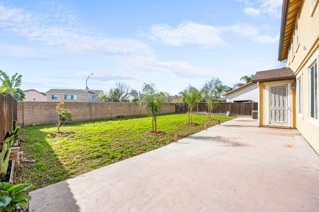 2385 S Creekside Drive, Los Banos, CA 93635