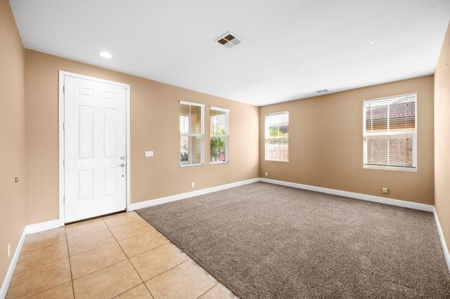 2385 S Creekside Drive, Los Banos, CA 93635