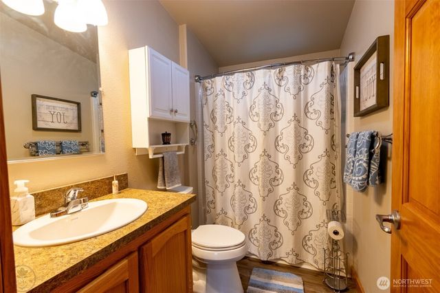 182 Point Drive, Oroville, WA 98844