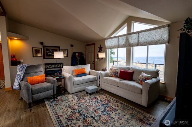 182 Point Drive, Oroville, WA 98844