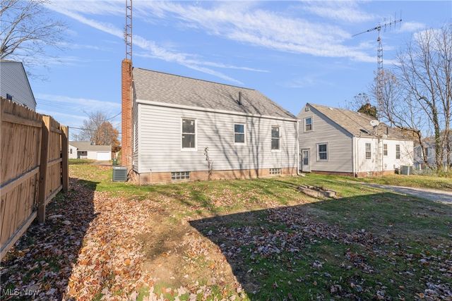 1202 28th Street NE, Canton, OH 44714