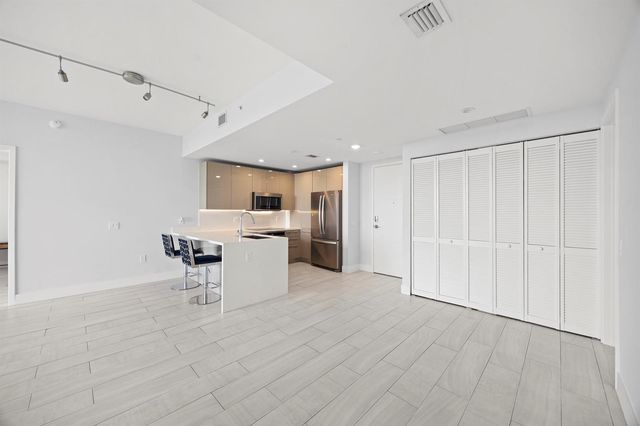 2000 Metropica Way 802, Sunrise, FL 33323