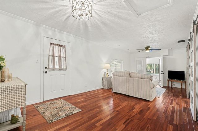 6305 S MACDILL AVENUE, Tampa, FL 33611