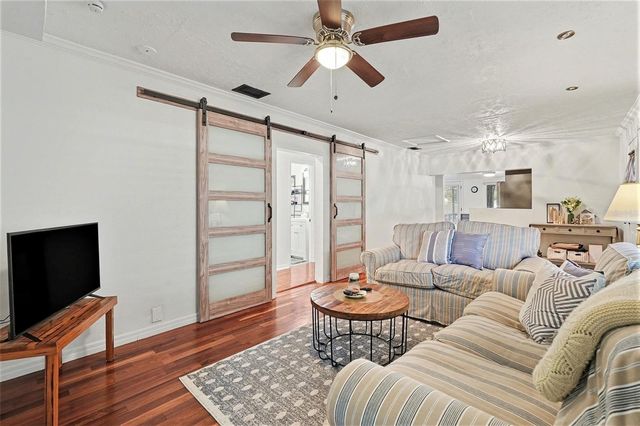 6305 S MACDILL AVENUE, Tampa, FL 33611