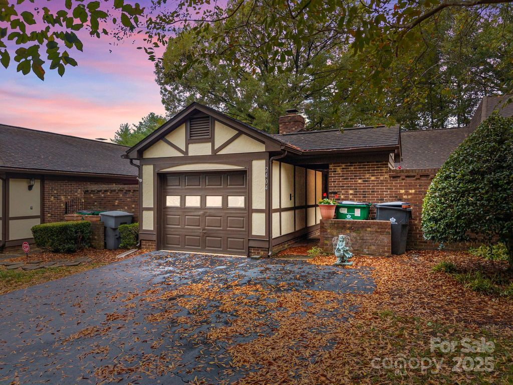 2404 Quail Lake Drive, Charlotte, NC 28210