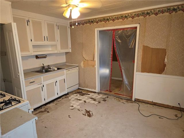 710 Norwood CIR, Hampton, VA 23681