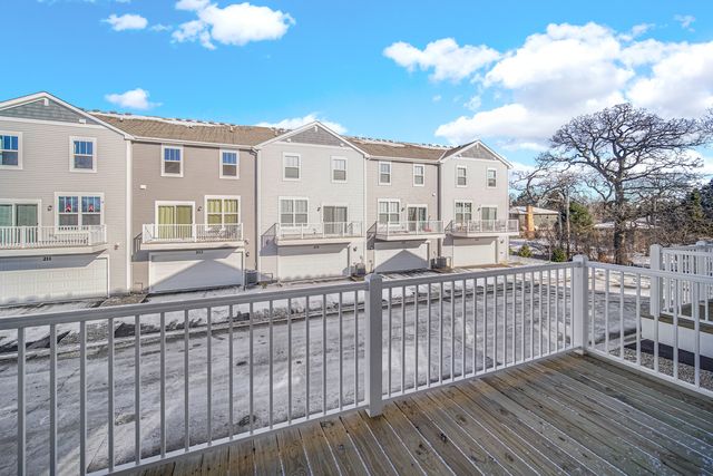 203 Settlers Place 203, West Dundee, IL 60118