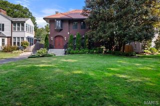 7061 Westmoreland Drive, St Louis, MO 63130