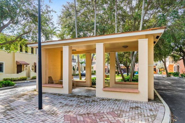 2501 Venetian Court, Boynton Beach, FL 33426