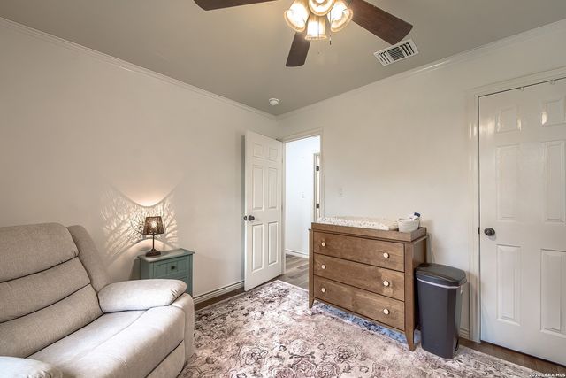 127 Hillcrest Dr, La Vernia, TX 78121