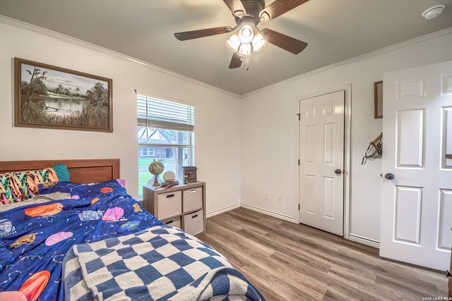 127 Hillcrest Dr, La Vernia, TX 78121
