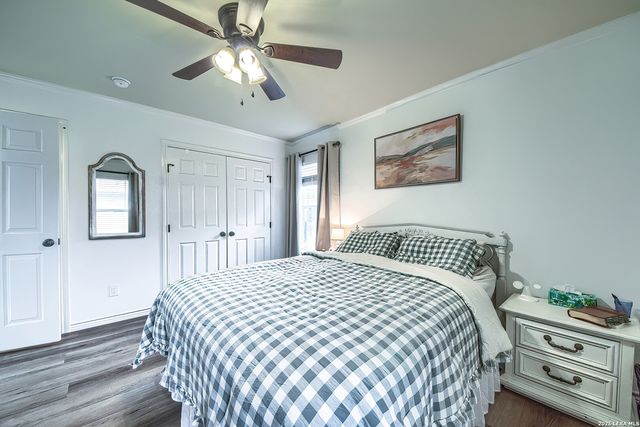 127 Hillcrest Dr, La Vernia, TX 78121