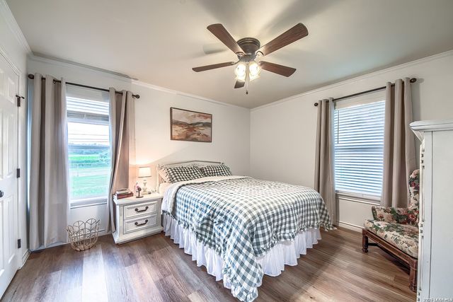 127 Hillcrest Dr, La Vernia, TX 78121