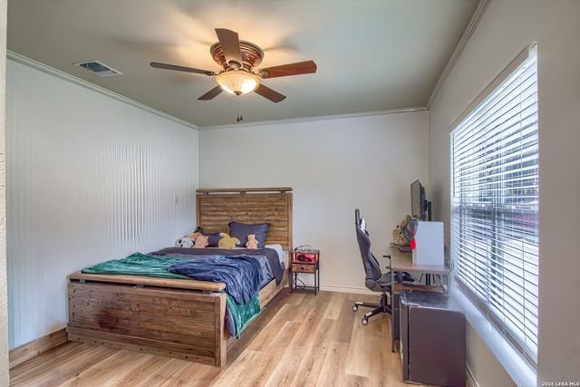 127 Hillcrest Dr, La Vernia, TX 78121