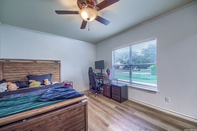 127 Hillcrest Dr, La Vernia, TX 78121