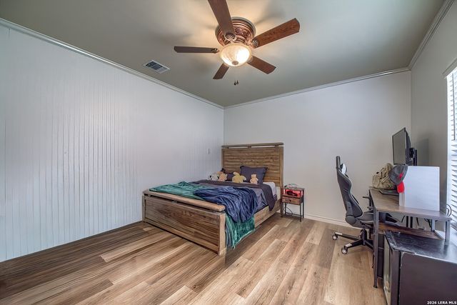 127 Hillcrest Dr, La Vernia, TX 78121