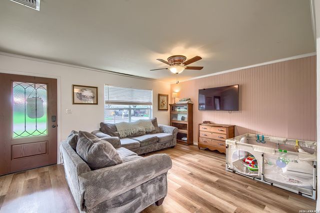 127 Hillcrest Dr, La Vernia, TX 78121