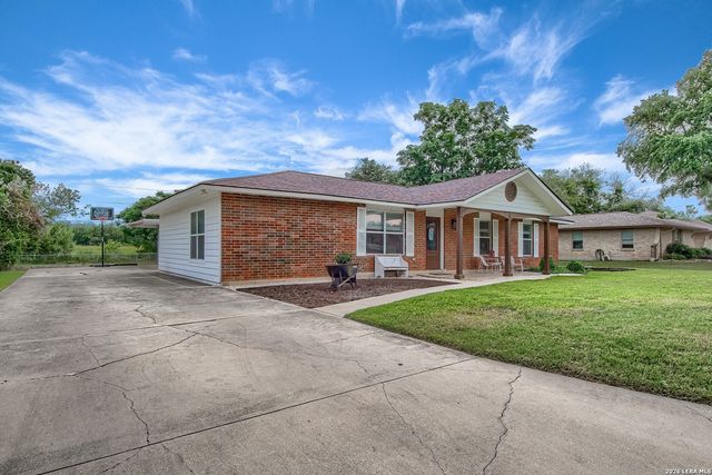 127 Hillcrest Dr, La Vernia, TX 78121