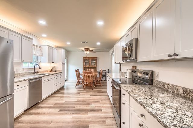 127 Hillcrest Dr, La Vernia, TX 78121