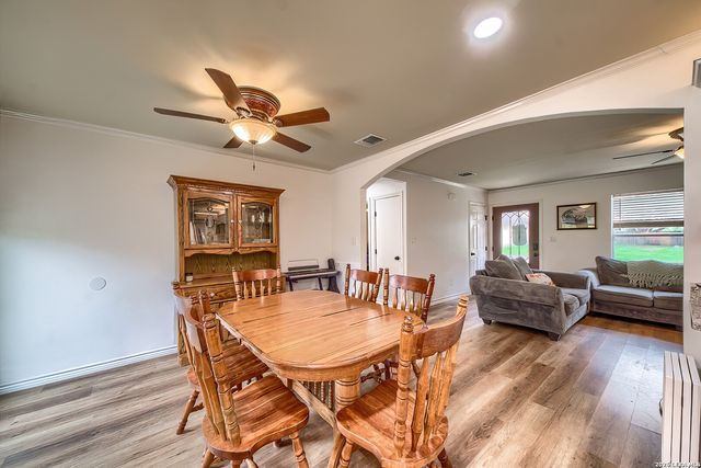 127 Hillcrest Dr, La Vernia, TX 78121