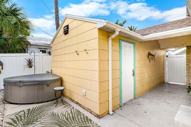 411 3rd Avenue N, Lake Worth Beach, FL 33460