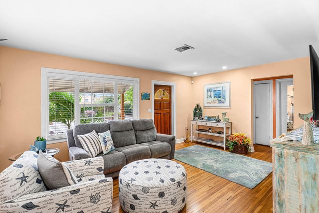 411 3rd Avenue N, Lake Worth Beach, FL 33460