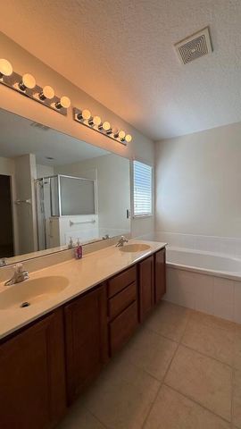 515 S Valencia Cir Circle SW, Vero Beach, FL 32968