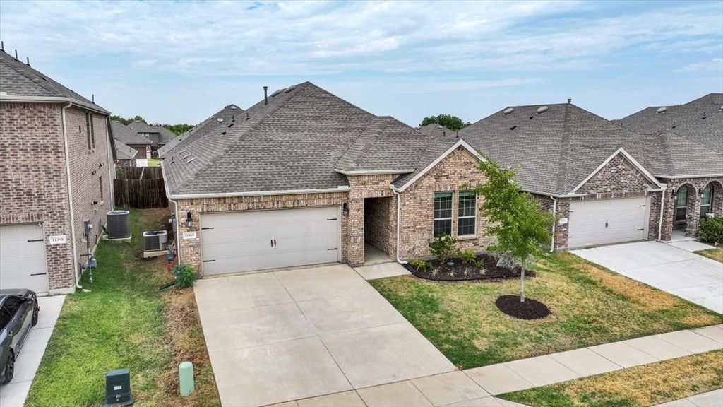 11309 Ponderosa Trail, Aubrey, TX 76227