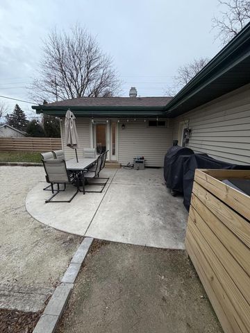 2112 Deerfield DRIVE, West Bend, WI 53090