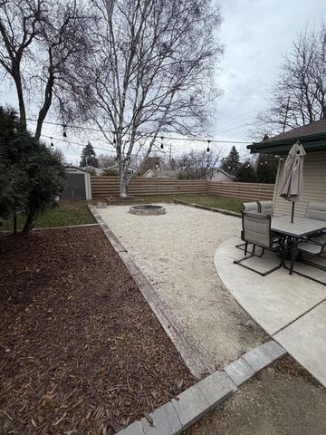 2112 Deerfield DRIVE, West Bend, WI 53090