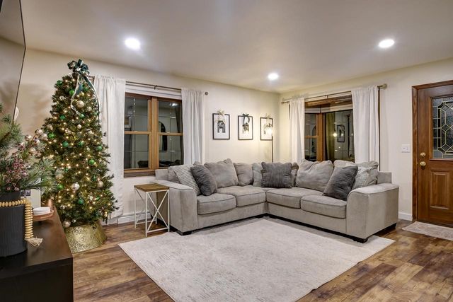 2112 Deerfield DRIVE, West Bend, WI 53090