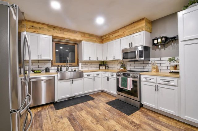 2112 Deerfield DRIVE, West Bend, WI 53090