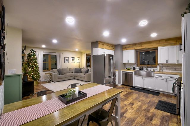 2112 Deerfield DRIVE, West Bend, WI 53090