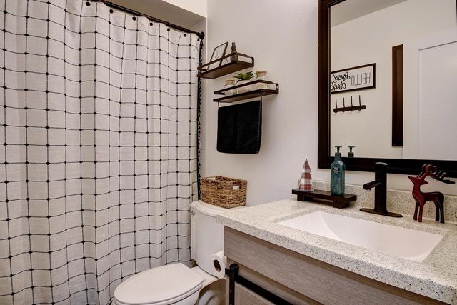 2112 Deerfield DRIVE, West Bend, WI 53090